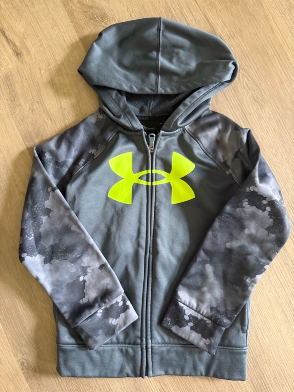 Under Armour Kids Gray Hoodie with Neon Yellow Logo and Camo Sleeves Size 6